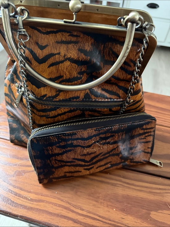 Patricia Nash Handbags - Tiger-Print Brown and Black Women's Frame Handbag with Matching Wallet Patricia